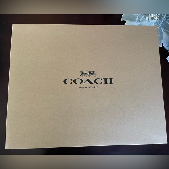 COACH GIFT BOX - XL - can fit large tote, purse, coat or sweater - Picture 6 of 8